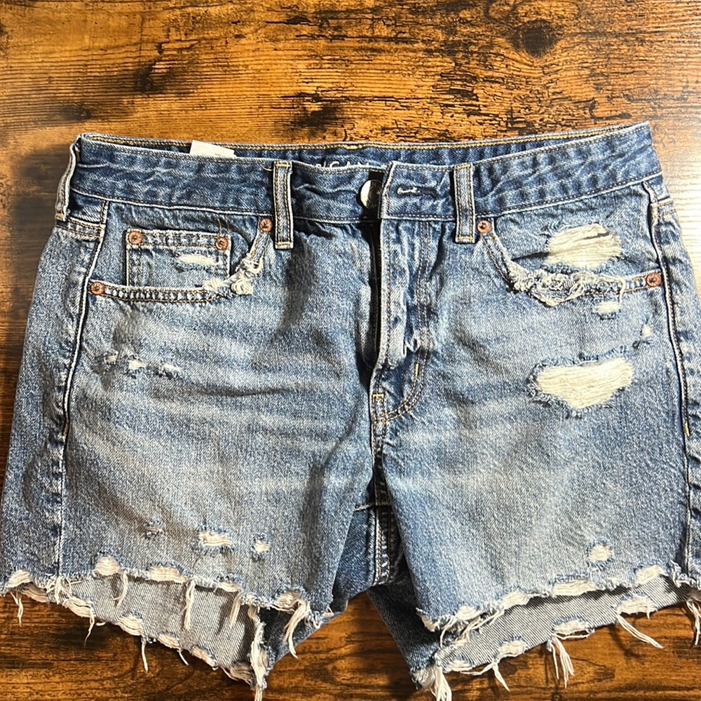 American Eagle Tomgirl Midi Short Size 8 Distressed Look